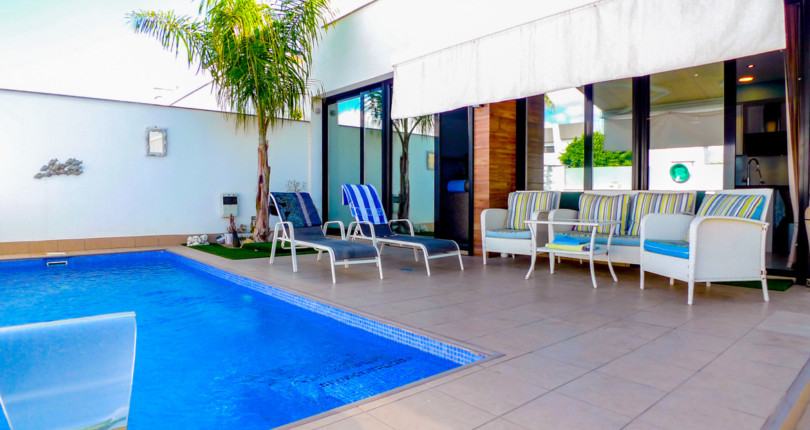 Exklusiv en-plans villa med privat pool